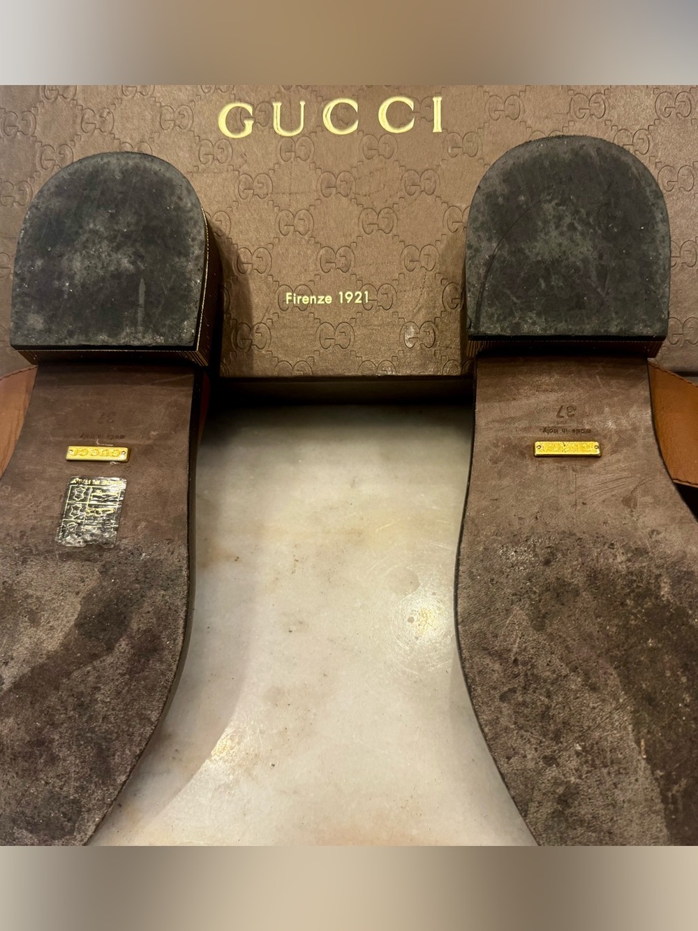 Gucci Brown Leather Thong Sandals with Gold Double-G - Picture 2 of 6